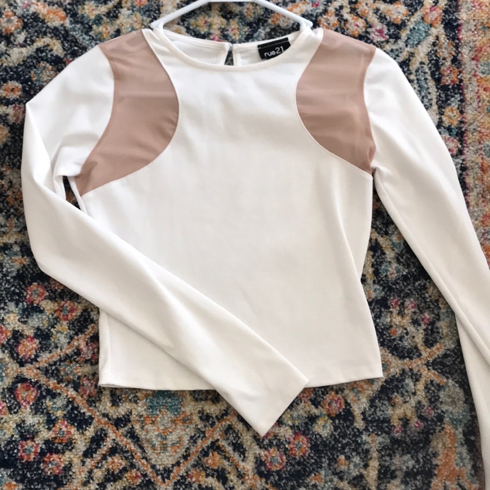White and tan long sleeved crop top